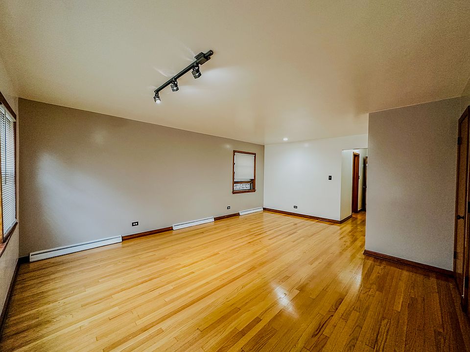 1st image of 4154 W Wellington Ave #1
