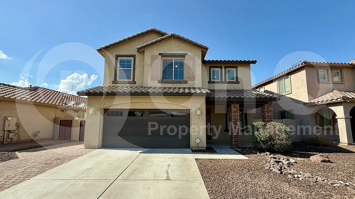 5 bed, 3.0 bath, 2579 sqft, $3,000 — Photo 1
