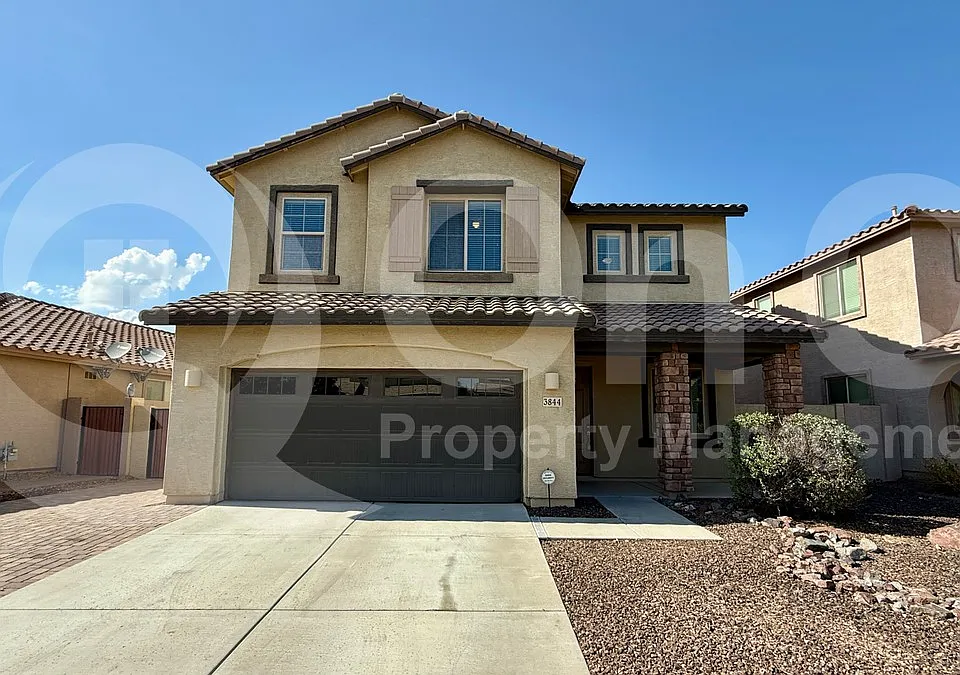 3844 E Sourwood Dr