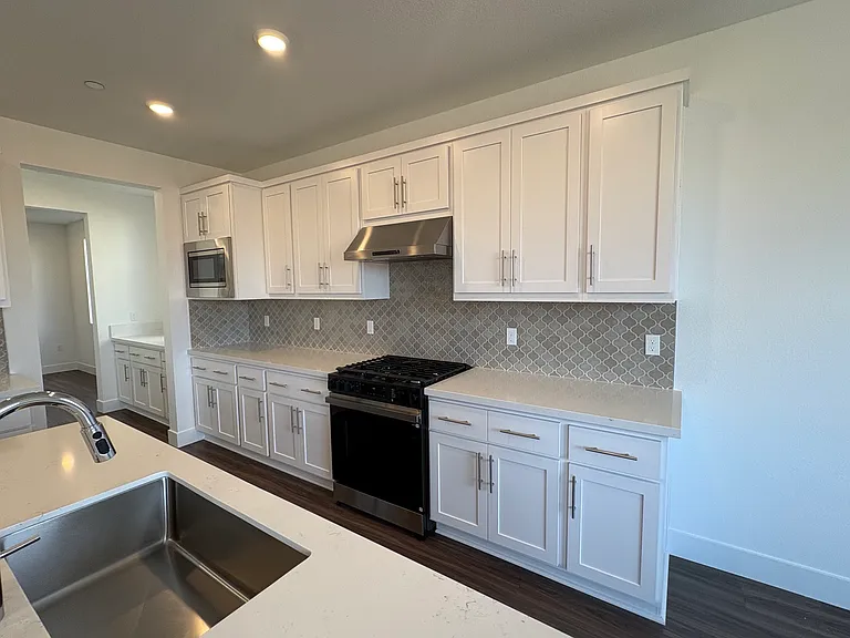 7966 Lamplight Dr — Photo 9