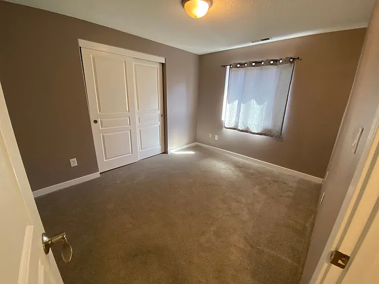 2413 Mountain Ter — Photo 6