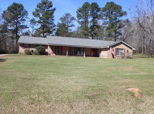 25 Skyline Dr, Deatsville, AL 36022