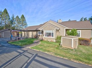 320 Village Ln, Grants Pass, OR 97527
