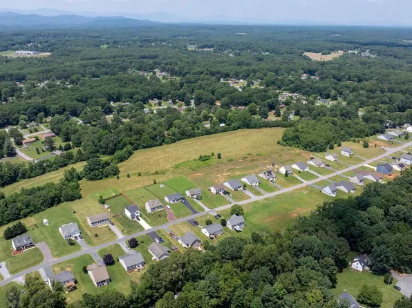 Stratford Pl #66, Madison Heights, VA 24572