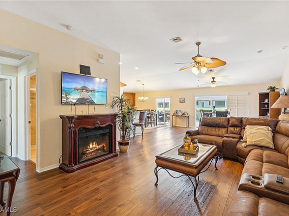 5th image of 4644 Varsity Cir
