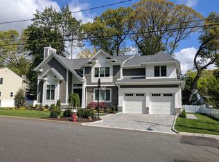95 Mezzine Dr, Cresskill, NJ 07626