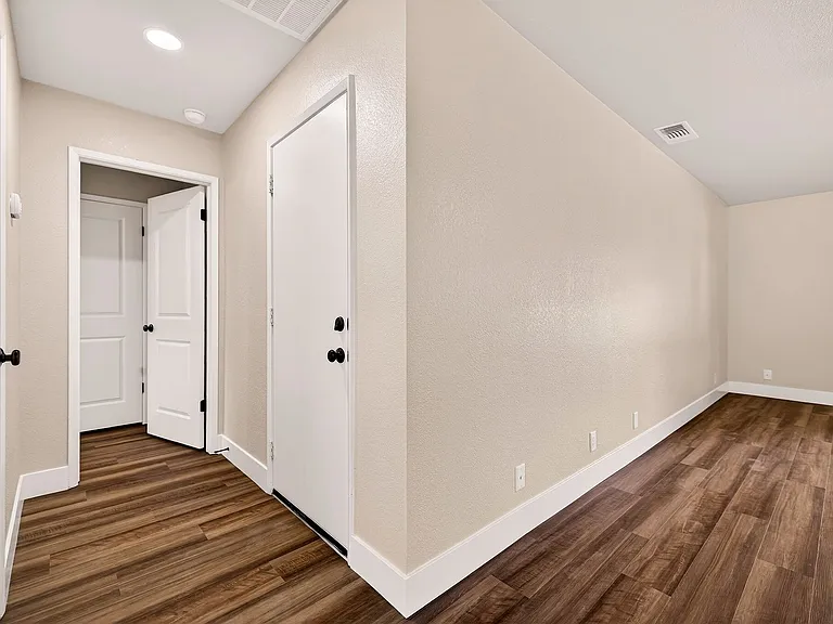 2925 Burnap Ave — Photo 10