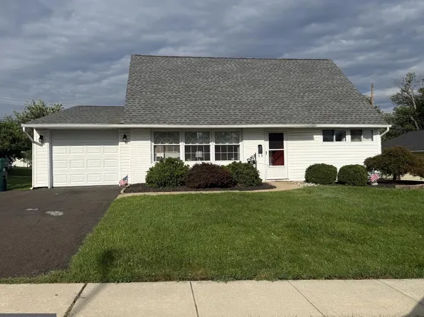 82 Cobalt Ridge Dr E, Levittown, PA 19057