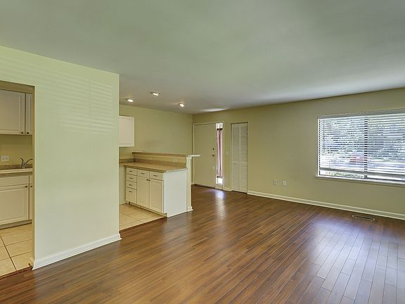 3rd image of 53 Delander Ct APT 11