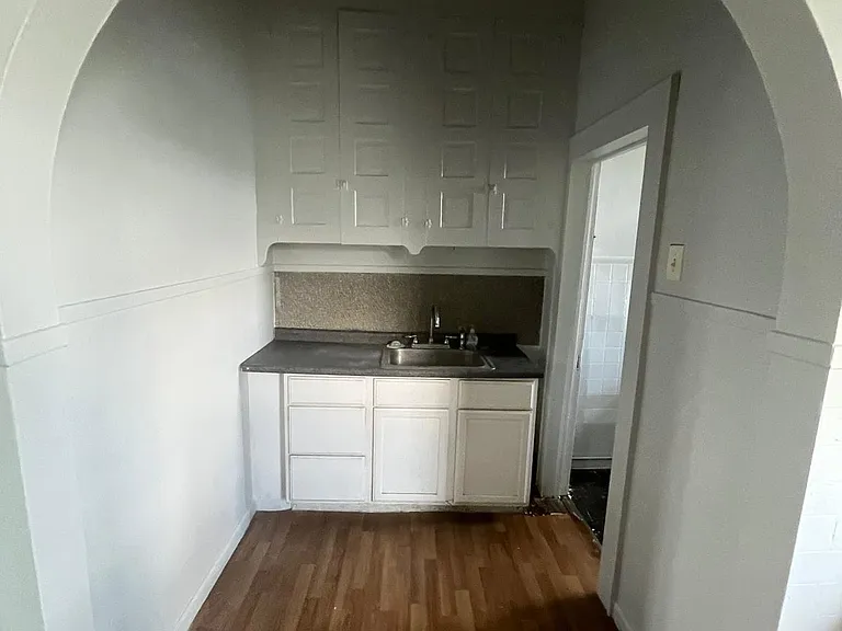 335 S Main Ave — Photo 6