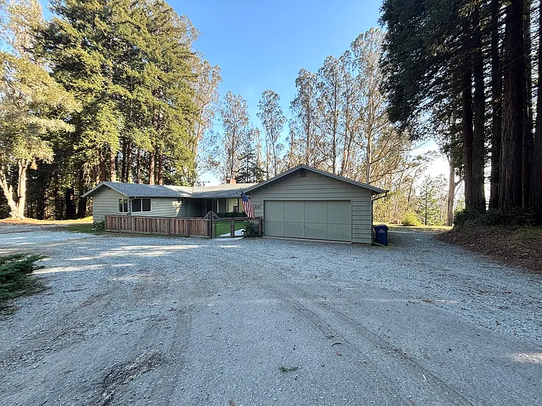 221 Gillette Rd — Photo 27