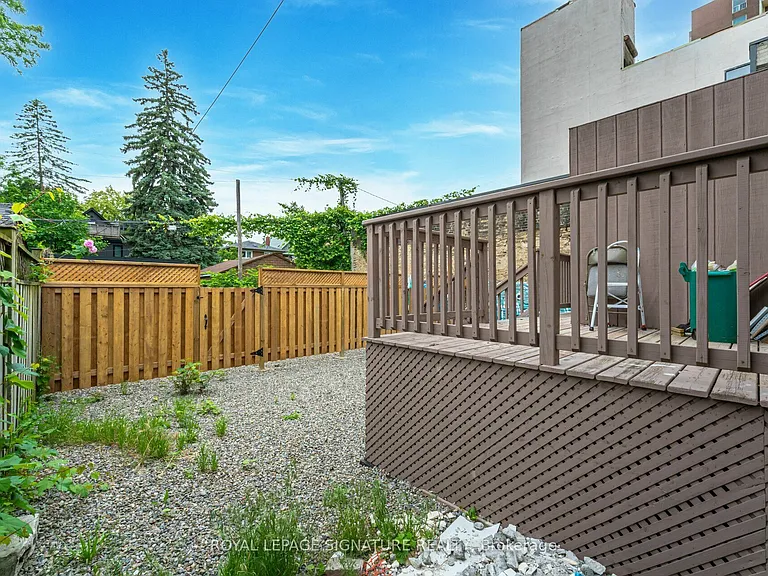 2291 Dundas St W #2 — Photo 21