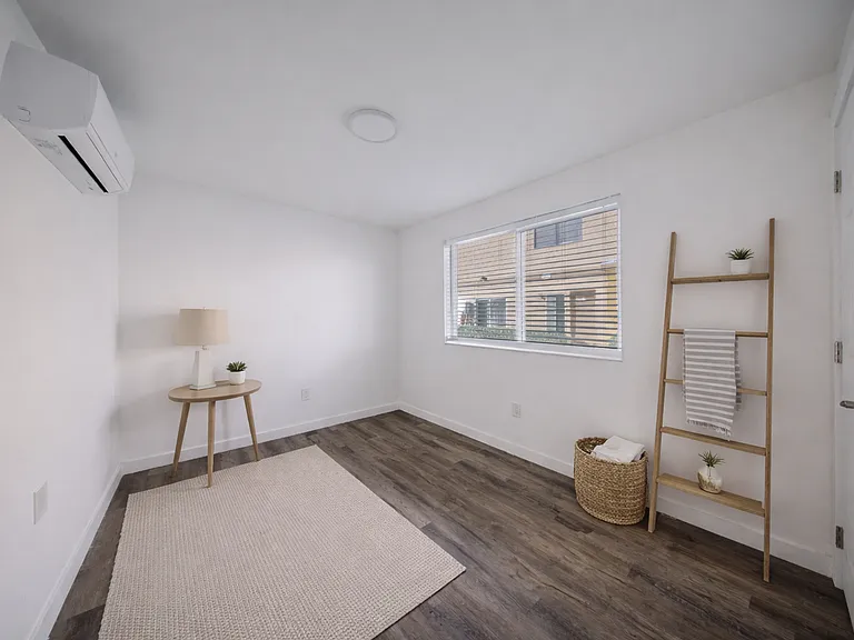 12914 Doty Ave — Photo 6