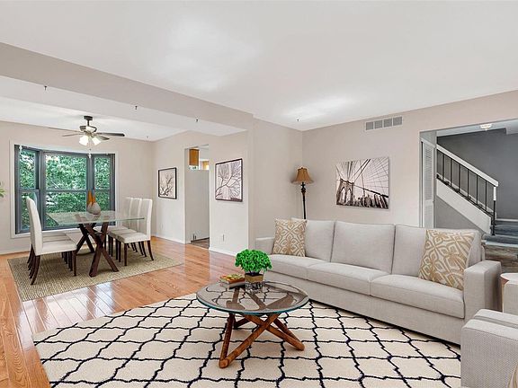 3rd image of 7218 Emerald Bend Dr