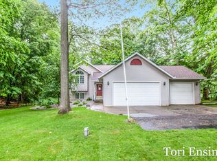8485 Crestview Dr, Greenville, MI 48838