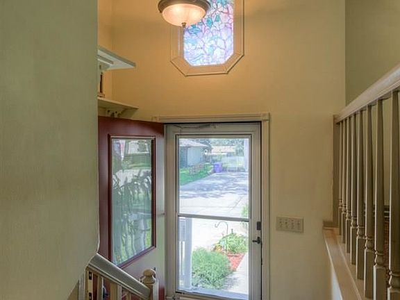 3rd image of 813 Tipperary Dr