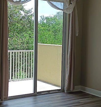 sliding doors to the balcony