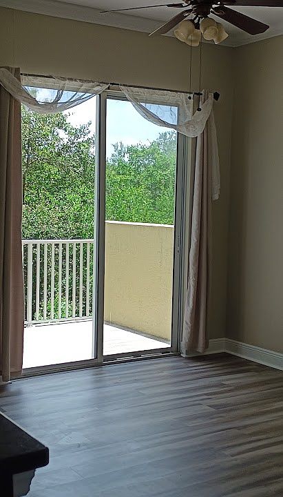 sliding doors to the balcony
