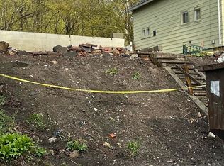 77 Washington St, Greenfield, MA 01301