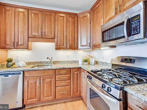 2nd image of 1023 N Royal St Unit 402