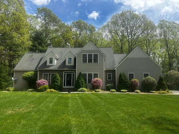 12 Cranberry Cir, Stow, MA 01775