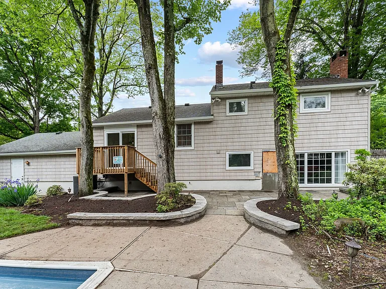 8 Brook Way — Photo 35