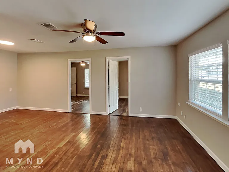 512 E University Ave — Photo 5