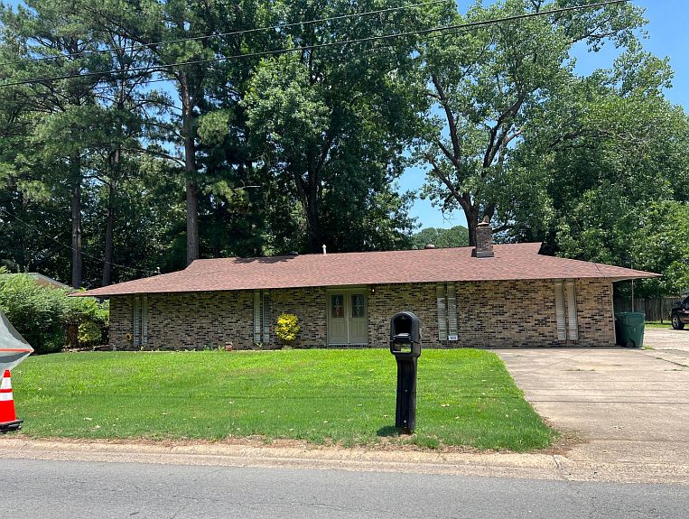 1st image of 860 Farris Rd