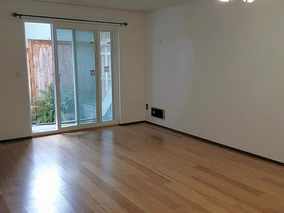 4th image of 19228 15th Ave NE APT A2