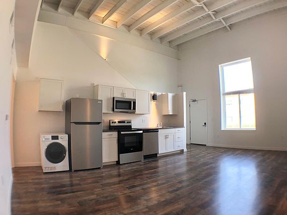 3rd image of 401 Charlotte St #103