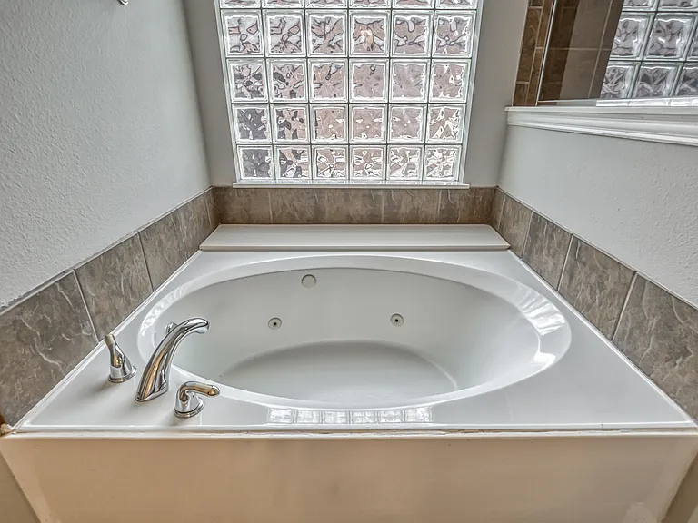 6533 Riveredge Dr — Photo 26