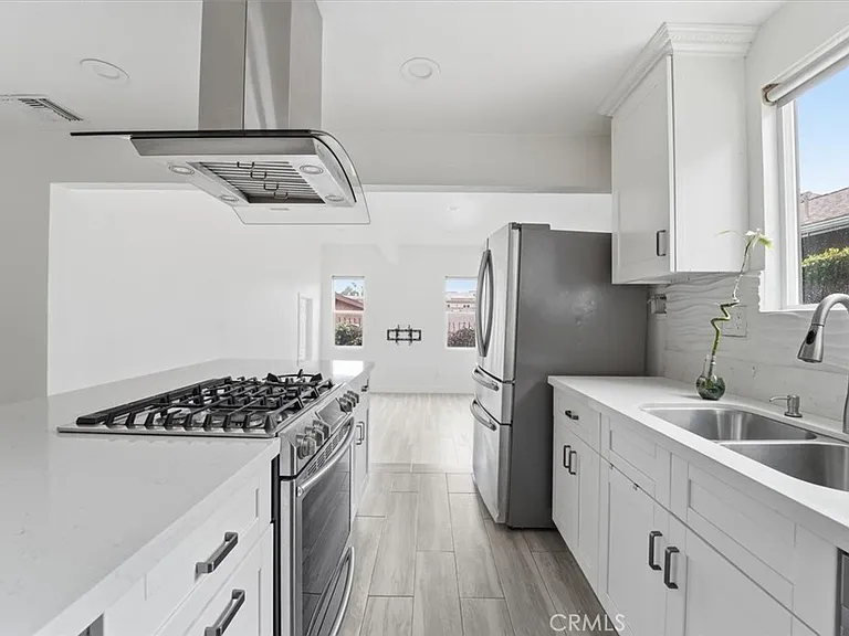 709 Warren Ln — Photo 11
