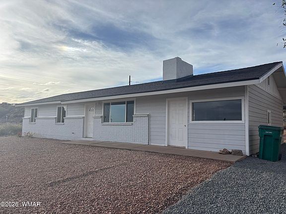 3rd image of 828 N 14th Ave