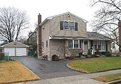 1st image of 3 Stanford Ln