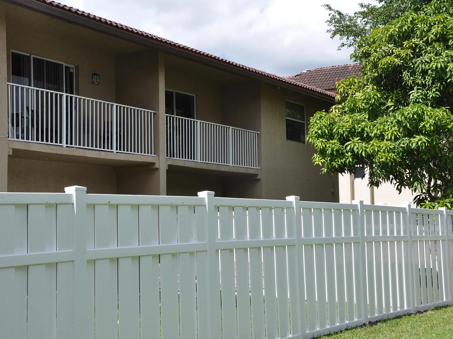 2 bed, 2.0 bath, 950 sqft, $2,200 — Photo 2