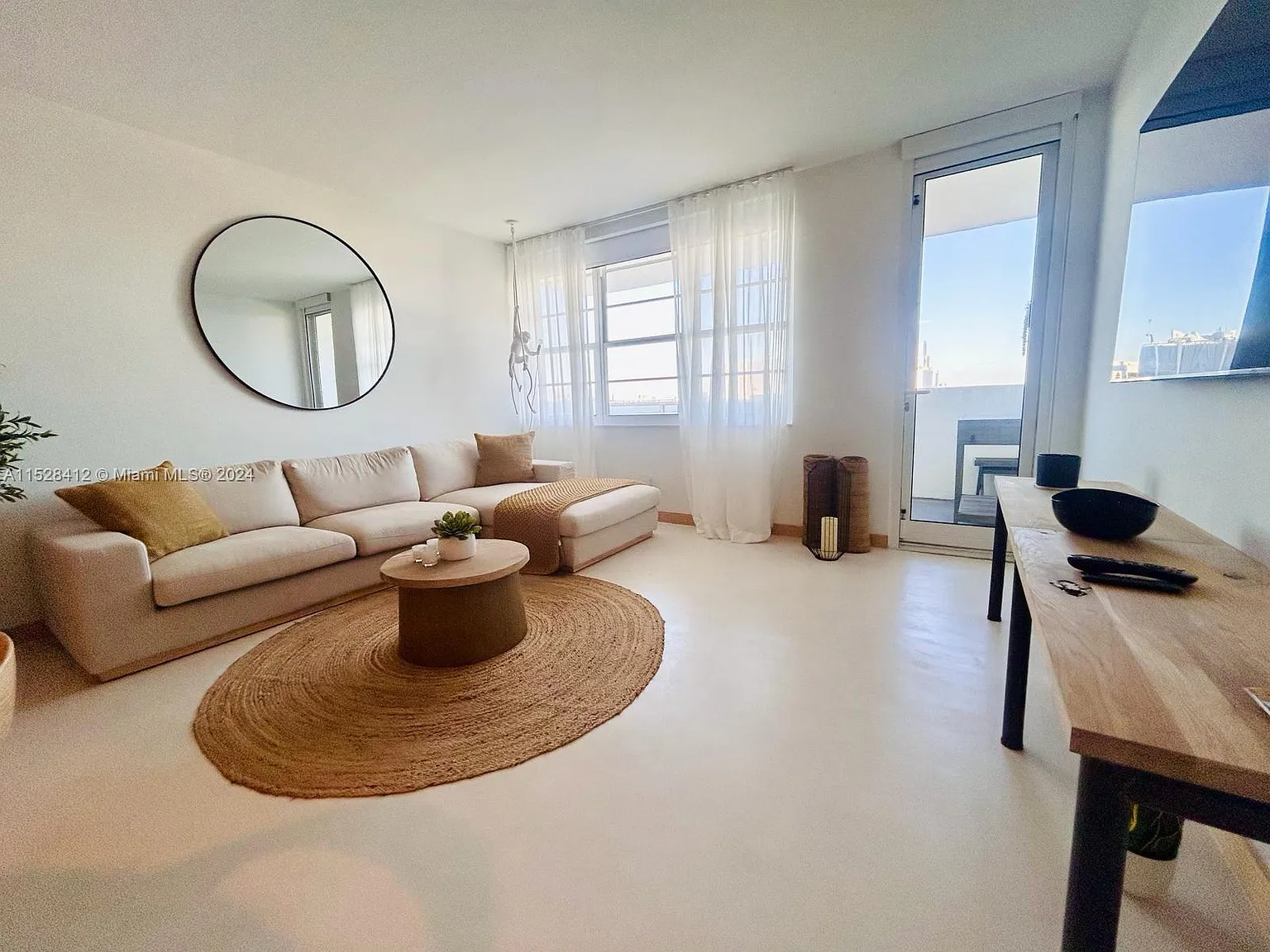 The Decoplage Condo — Photo 3