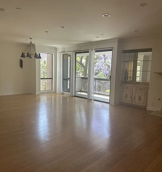 324 N Palm Dr #206 — Photo 45