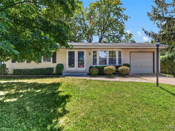 1132 Burgundy Ln, Ballwin, MO 63011