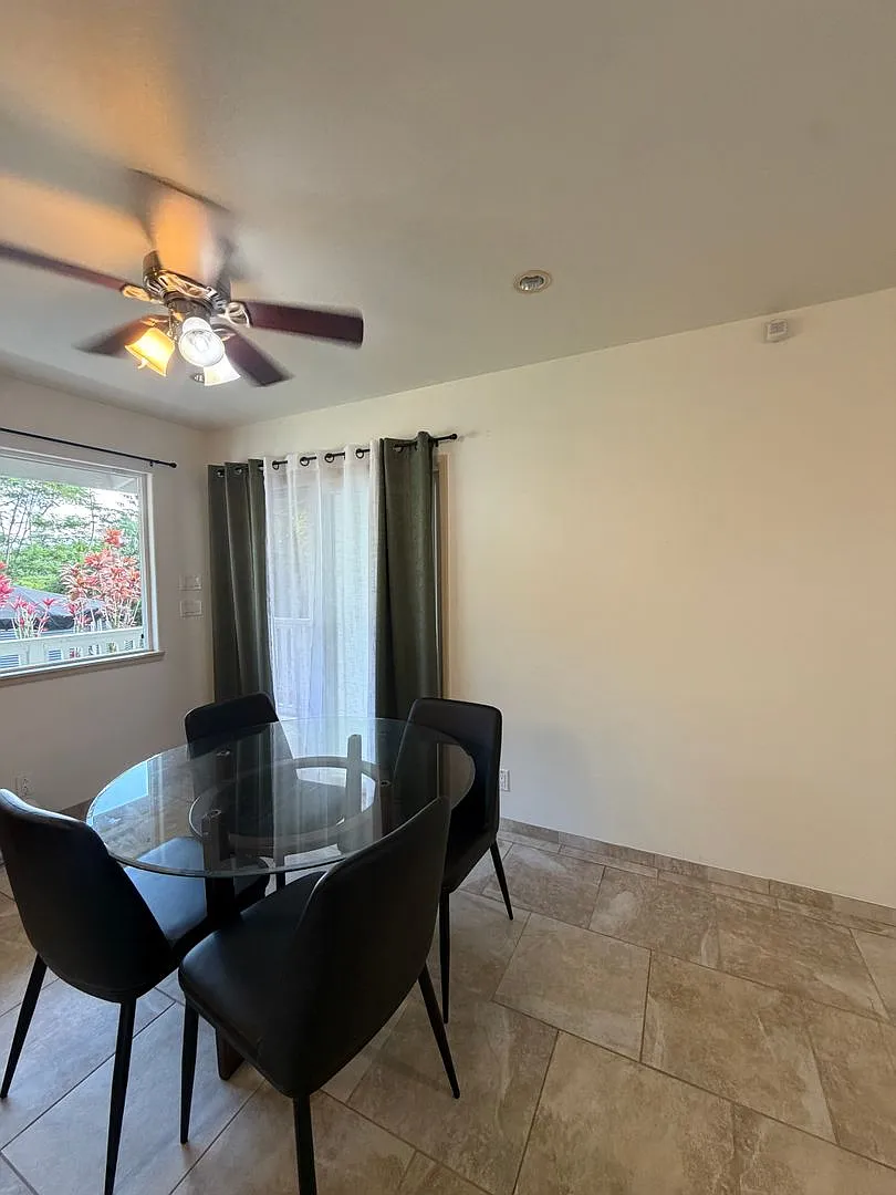 4 Bdrm/3bath Partially Furnished — Photo 4