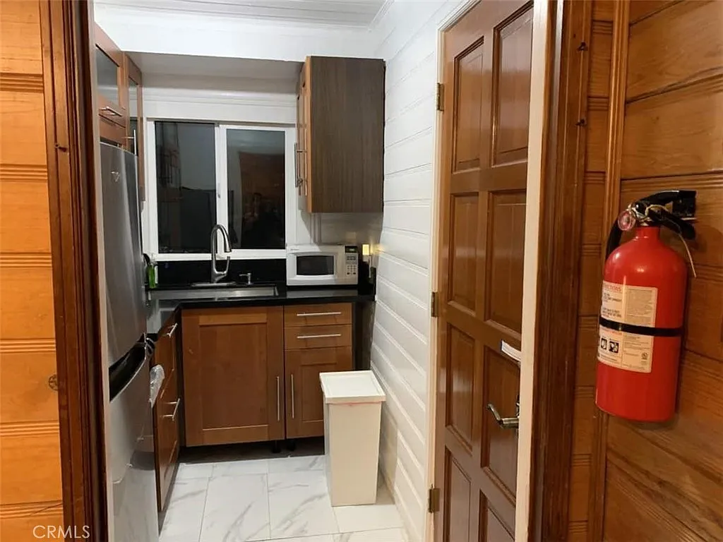 1 bed, 440 sqft, $1,300 — Photo 3