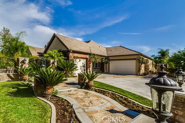 4 bed, 3.5 bath, 3697 sqft, $8,200 — Photo 1