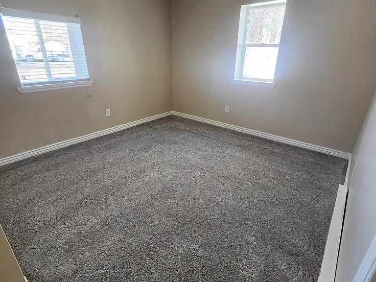 1650 Fowler Ave — Photo 7