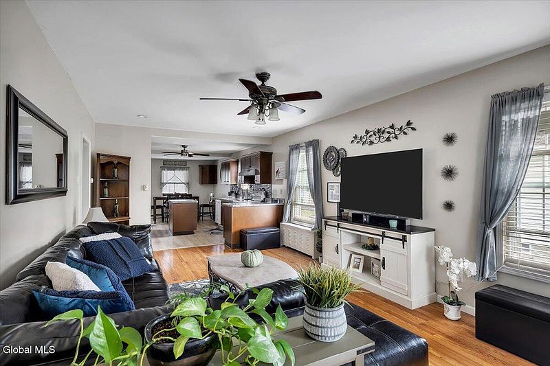 3rd image of 1009 N Westcott Road