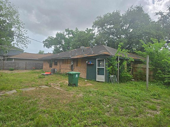 2nd image of 2330 Saxon Dr