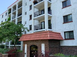 450 Plum Creek Dr APT 206, Wheeling, IL 60090