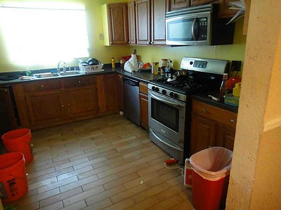 3rd image of 6533 Pines Pkwy