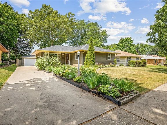 2nd image of 2331 Richard Ave