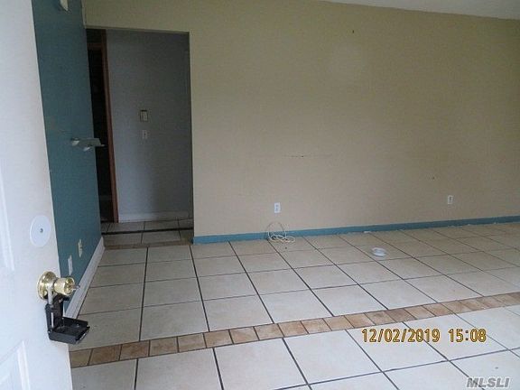 3rd image of 9 Charlottsville Ct