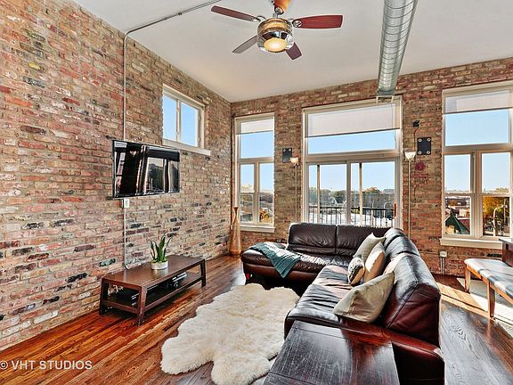 2nd image of 2330 W Belmont Ave Unit 4