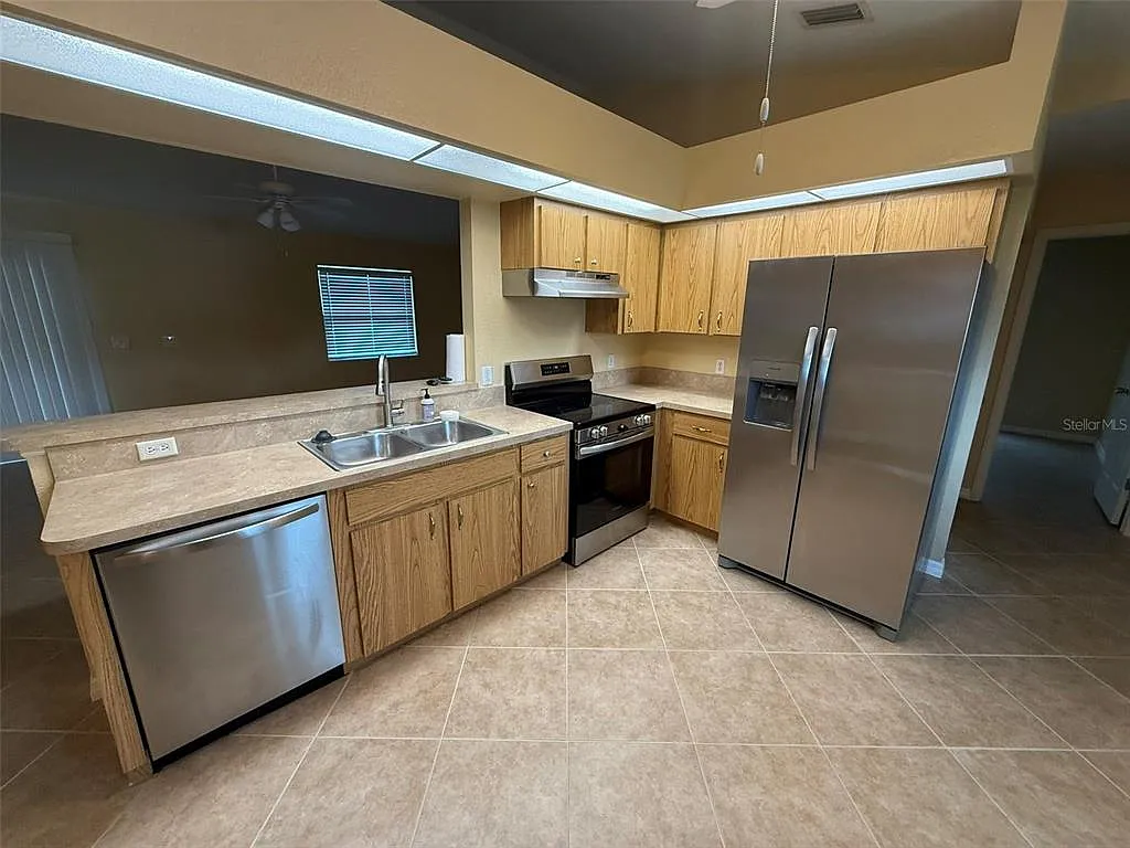 3 bed, 2.0 bath, 1234 sqft, $1,695 — Photo 3